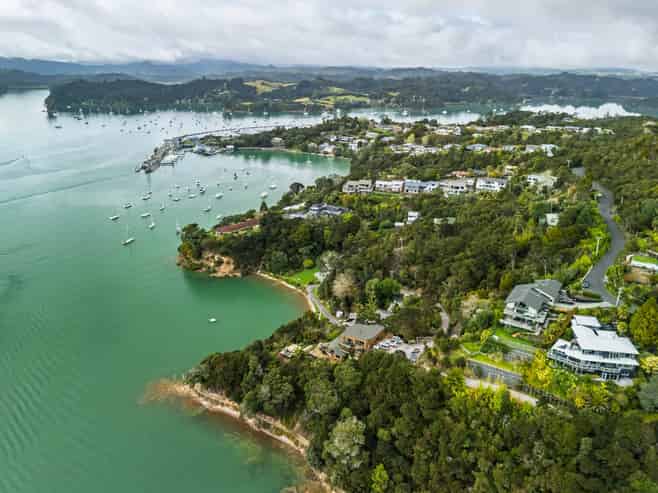 7 English Bay Road, Opua