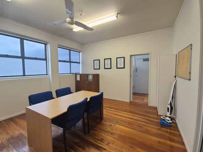 Classic Fit-Out. Strand Profile.