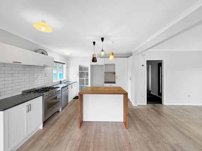 36 Urlich Avenue, Glenview