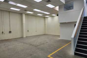 High stud warehouse in central Lower Hutt