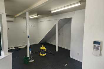 High stud warehouse in central Lower Hutt