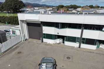 High stud warehouse in central Lower Hutt