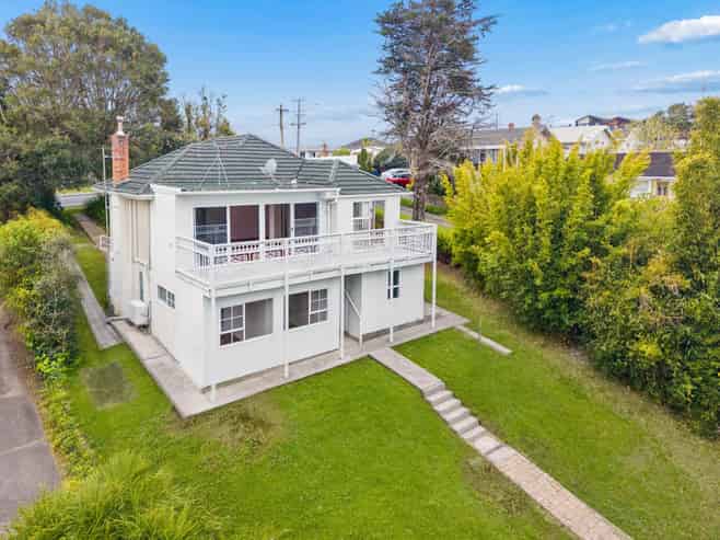 53 Pupuke Road, Birkenhead