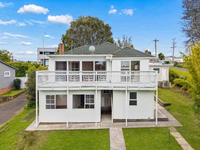 53 Pupuke Road, Birkenhead