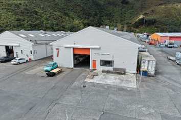 Cost effective Gracefield warehouse with office