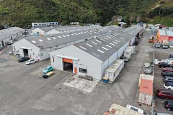 Cost effective Gracefield warehouse with office