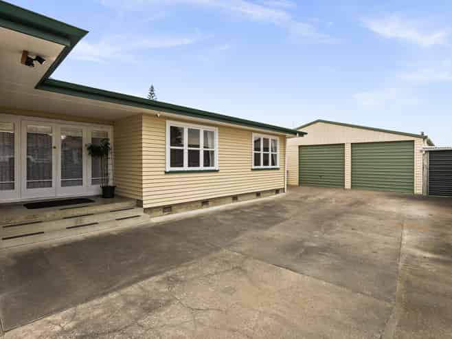 4 Curling Crescent, Onekawa