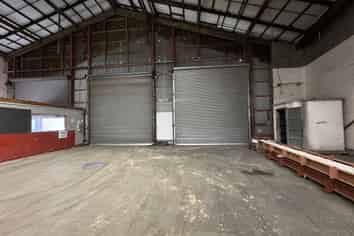 High stud Seaview warehouse with yard