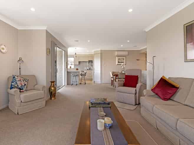 27 Margaret Place, Lytton West