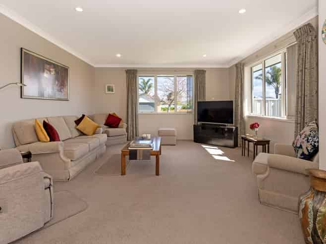 27 Margaret Place, Lytton West