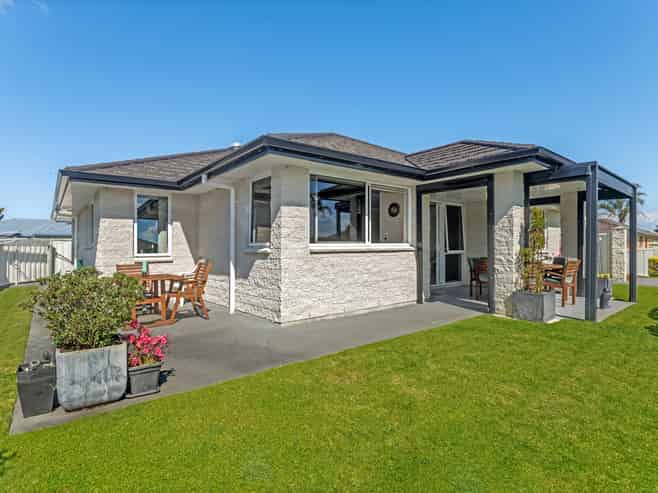 27 Margaret Place, Lytton West
