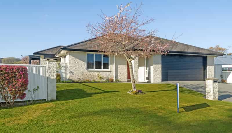 27 Margaret Place, Lytton West