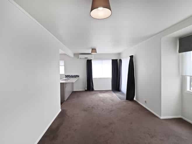 2/3 Wye Street, Island Bay