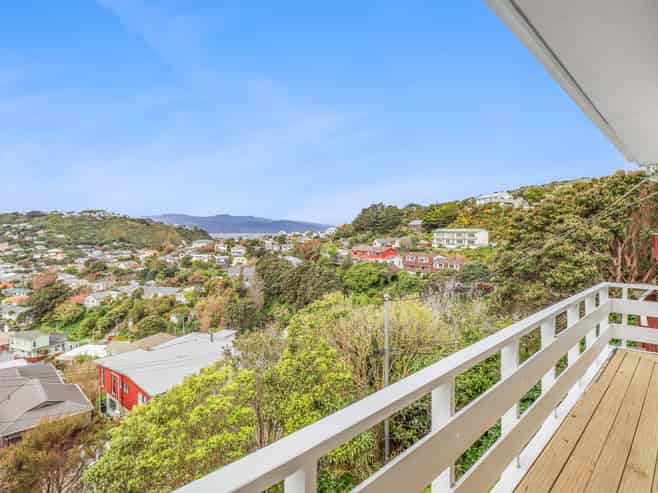2/3 Wye Street, Island Bay