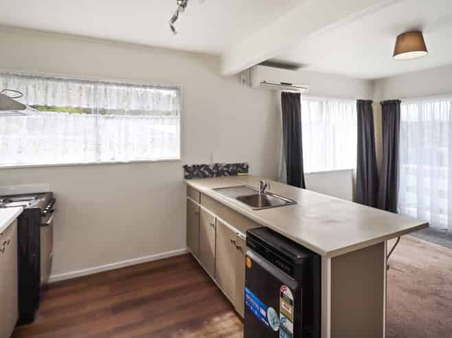 2/3 Wye Street, Island Bay