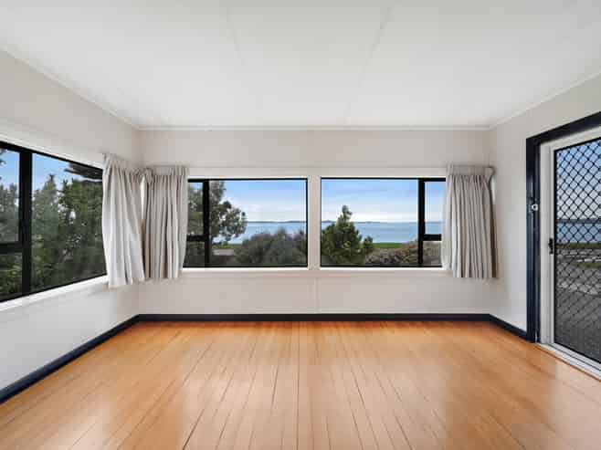 9 The Esplanade, Eastern Beach