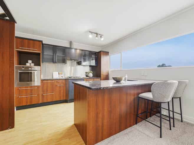 2/100 Aberdeen Road, Campbells Bay