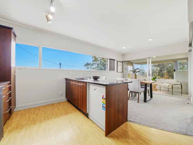 2/100 Aberdeen Road, Campbells Bay