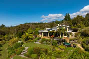335 Patons Rock Road, Puramahoi