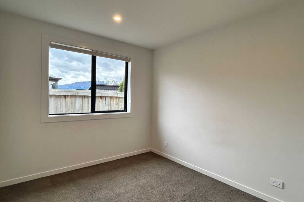 Mountain views, modern living 5