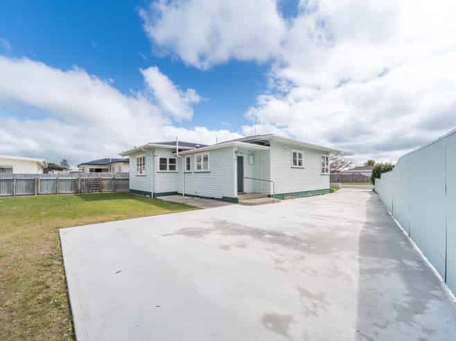 14 Belvedere Crescent, Takaro