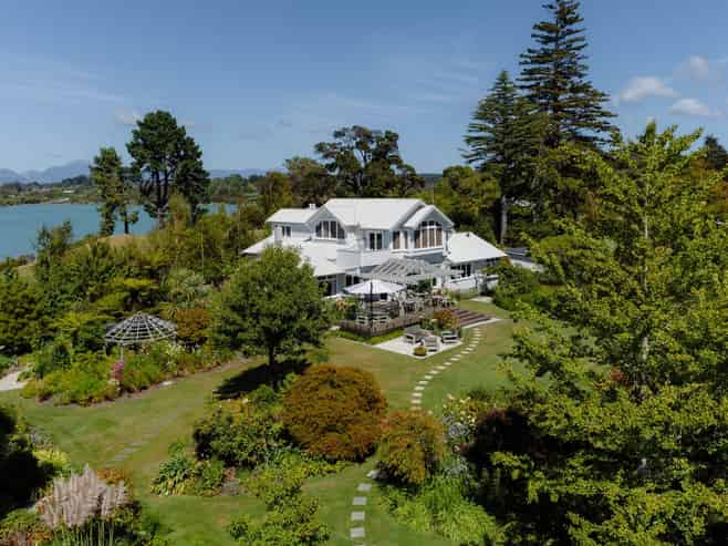 Te Koi The Lodge 133 Bronte Road East, Bronte