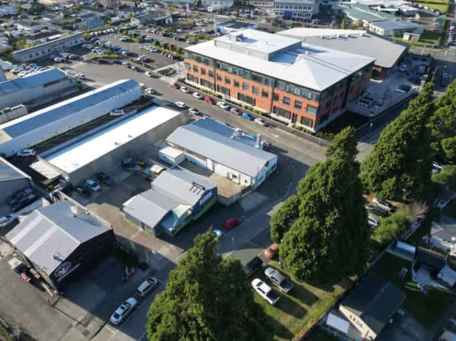 Tidy industrial unit on Orchard Road