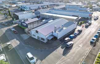 Tidy industrial unit on Orchard Road