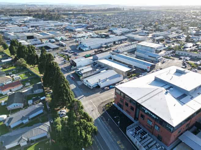 Tidy industrial unit on Orchard Road