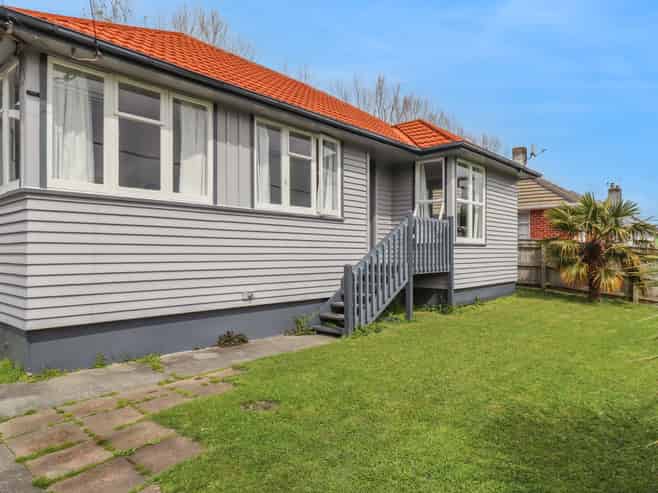 76 Strand Crescent, Naenae