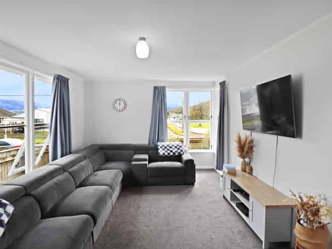 76 Strand Crescent, Naenae