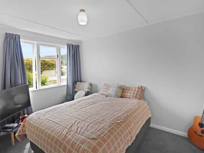 76 Strand Crescent, Naenae