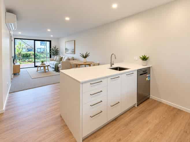 3/4 Emmett Street , Shirley