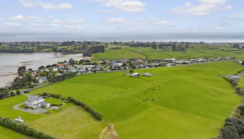 111 Wharf Road, Clarks Beach