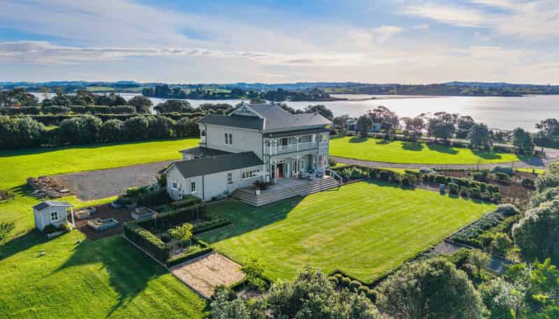 111 Wharf Road, Clarks Beach