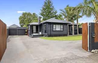145 Seaview Road, Westown