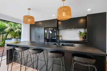 145 Seaview Road, Westown