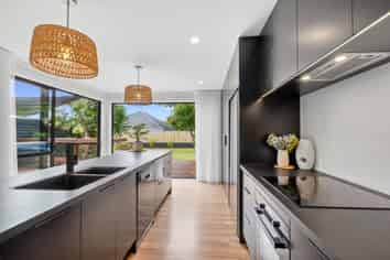 145 Seaview Road, Westown