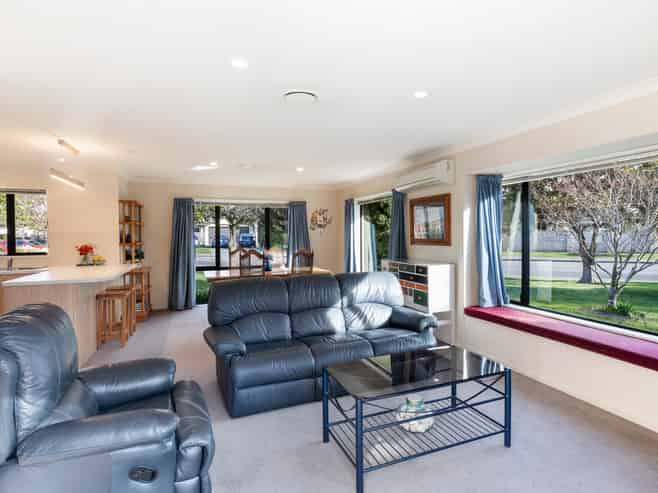 215 Southfield Drive, Lincoln