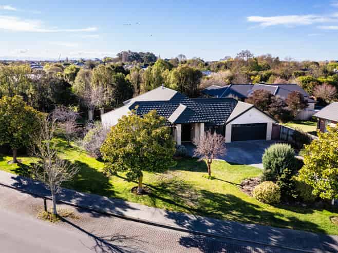 215 Southfield Drive, Lincoln