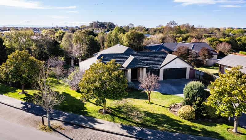215 Southfield Drive, Lincoln