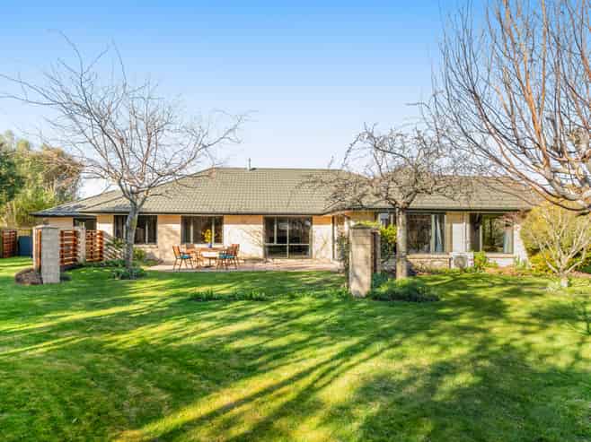 215 Southfield Drive, Lincoln
