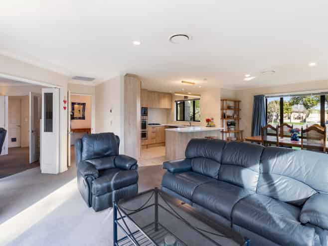 215 Southfield Drive, Lincoln