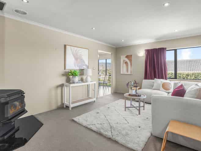 50 Percy Kinsman Crescent, Riverstone Terraces