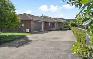 50 Percy Kinsman Crescent, Riverstone Terraces