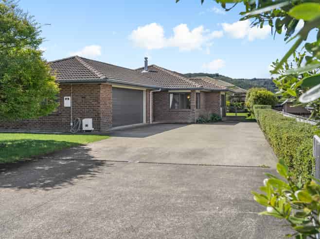 50 Percy Kinsman Crescent, Riverstone Terraces