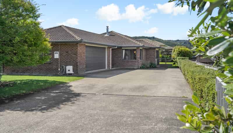 50 Percy Kinsman Crescent, Riverstone Terraces