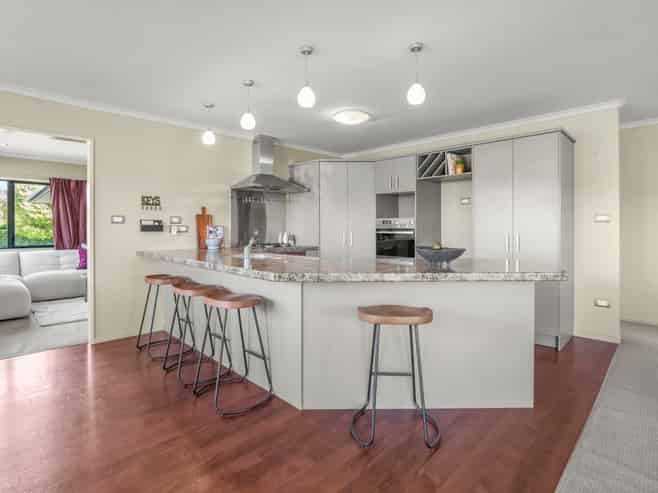 50 Percy Kinsman Crescent, Riverstone Terraces