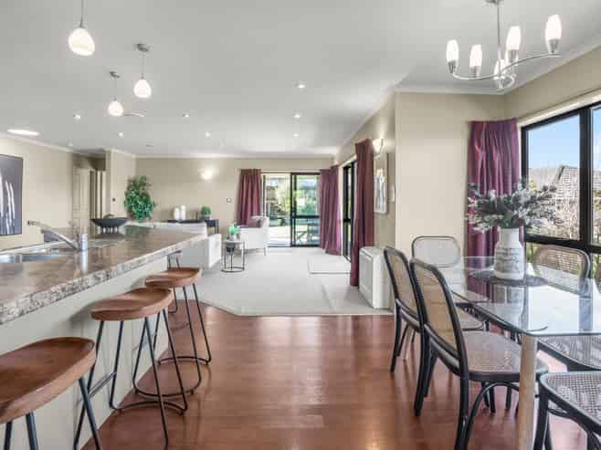 50 Percy Kinsman Crescent, Riverstone Terraces