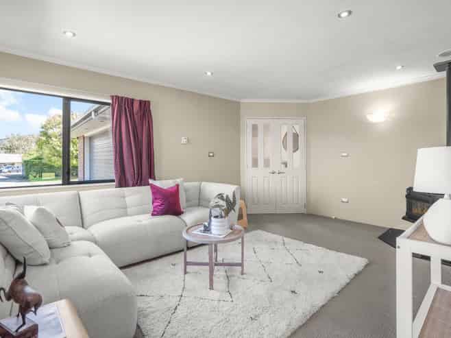 50 Percy Kinsman Crescent, Riverstone Terraces